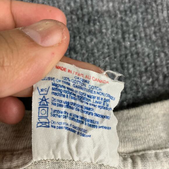 Whistler T-Shirt Cityscape Medium Heather Gray Canada Maple Leaf Graphic Vintage - Picture 3 of 7